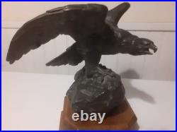 Aigle en bronze de Barye, sculpteur animalier du XIXe siècle, 35 cm de hauteur