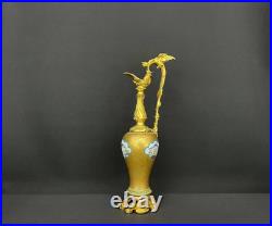 Aiguière en Porcelaine Chinoise et Bronze Doré, XIXe Siècle Aiguière en Porcelaine Chinoise et Bronze Doré, XIXe Siècle