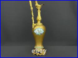 Aiguière en Porcelaine Chinoise et Bronze Doré, XIXe Siècle Aiguière en Porcelaine Chinoise et Bronze Doré, XIXe Siècle
