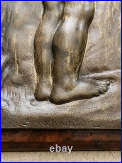Ancien Bas-relief en Bronze Patiné signé BOUCHARDON Enfant Nu XIXe siècle Ancien Bas-relief en Bronze Patiné signé BOUCHARDON Enfant Nu XIXe siècle