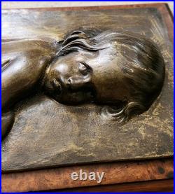 Ancien Bas-relief en Bronze Patiné signé BOUCHARDON Enfant Nu XIXe siècle Ancien Bas-relief en Bronze Patiné signé BOUCHARDON Enfant Nu XIXe siècle