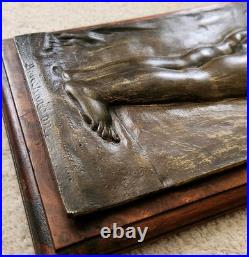 Ancien Bas-relief en Bronze Patiné signé BOUCHARDON Enfant Nu XIXe siècle Ancien Bas-relief en Bronze Patiné signé BOUCHARDON Enfant Nu XIXe siècle