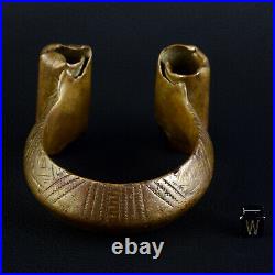 Ancien Bracelet torque Touareg XIXe siècle en bronze 9 cm Ethnographie Afrique