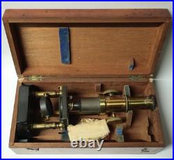 Ancien Microscope monoculaire en bronze dans sa boîte d'origine XIX-XXe siècle