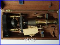 Ancien Microscope monoculaire en bronze dans sa boîte d'origine XIX-XXe siècle