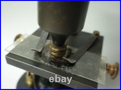 Ancien Microscope monoculaire en bronze dans sa boîte d'origine XIX-XXe siècle