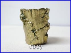 Ancien Tabac Pyrogène en bronze doré décor insectes et fleurs XIXe XXe siècle Ancien Tabac Pyrogène en bronze doré décor insectes et fleurs XIXe XXe siècle
