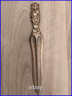 Ancien coupe-papier en bronze XIXe siècle Manche décor femme médiévale