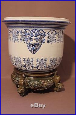 Ancien et grand cache pot céramique et bronze dans le goût de Nevers XIX siècle