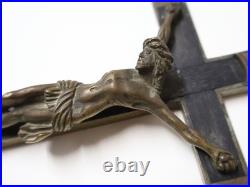 Ancien grand et beau Crucifix en bois et bronze à suspendre XIX-XXe siècle
