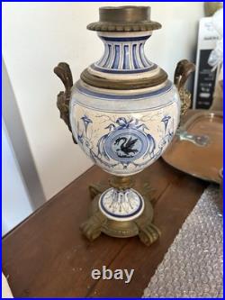 Ancien pied de lampe en porcelaine de Chantilly monture bronze XIX siècle