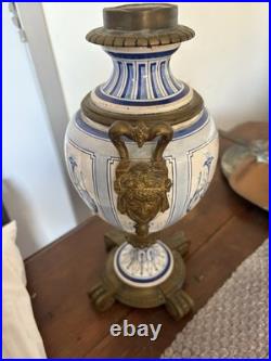 Ancien pied de lampe en porcelaine de Chantilly monture bronze XIX siècle