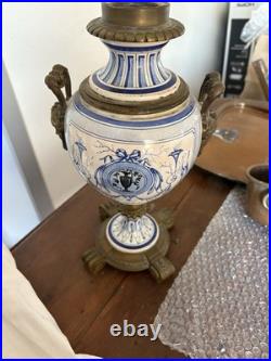 Ancien pied de lampe en porcelaine de Chantilly monture bronze XIX siècle