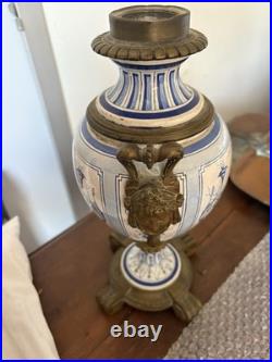 Ancien pied de lampe en porcelaine de Chantilly monture bronze XIX siècle