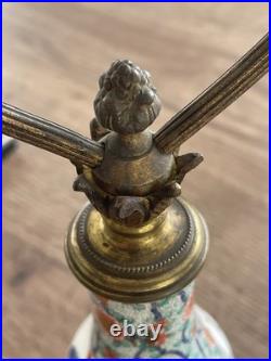 Ancien pied de lampe en porcelaine de Chantilly monture bronze XIX siècle