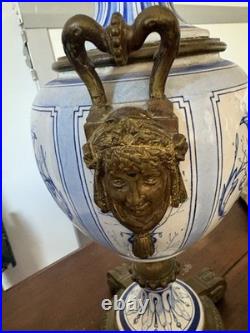 Ancien pied de lampe en porcelaine de Chantilly monture bronze XIX siècle