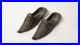 Ancienne-Paire-miniature-de-chaussures-mules-en-bronze-decorees-XIX-XXe-siecle-01-ao