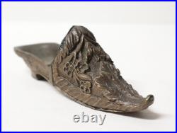 Ancienne Paire miniature de chaussures mules en bronze décorées XIX-XXe siècle