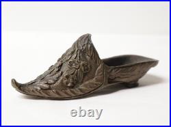 Ancienne Paire miniature de chaussures mules en bronze décorées XIX-XXe siècle