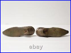 Ancienne Paire miniature de chaussures mules en bronze décorées XIX-XXe siècle