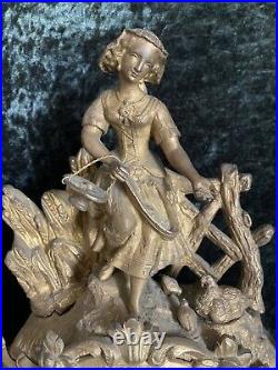 Ancienne Pendule Bronze Femme Nourrissant Poulet XIX / XX Siecle