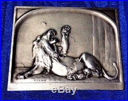 Ancienne Plaque Le Lion & La Mouche Bronze Argente Par Victor Peter