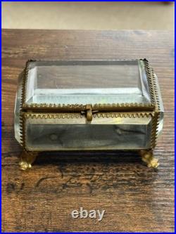 Ancienne boîte en verre biseauté et bronze intérieur capitonné XIXe siècle