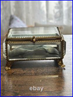 Ancienne boîte en verre biseauté et bronze intérieur capitonné XIXe siècle