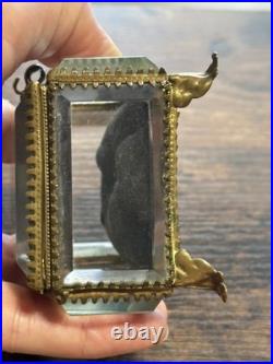 Ancienne boîte en verre biseauté et bronze intérieur capitonné XIXe siècle