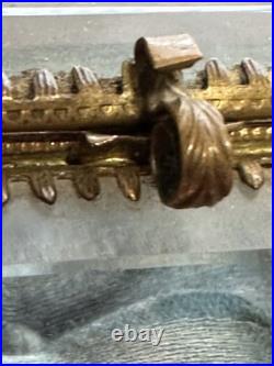 Ancienne boîte en verre biseauté et bronze intérieur capitonné XIXe siècle