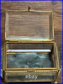 Ancienne boîte en verre biseauté et bronze intérieur capitonné XIXe siècle