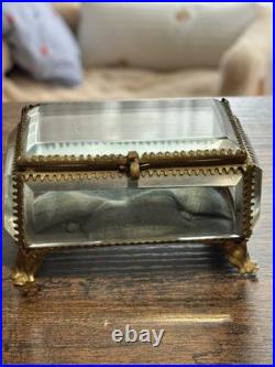 Ancienne boîte en verre biseauté et bronze intérieur capitonné XIXe siècle