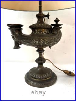 Ancienne lampe a huile mise a l'électricité XIX siècle