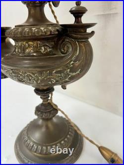 Ancienne lampe a huile mise a l'électricité XIX siècle