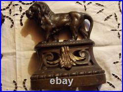 Anciens lions en bronze, barre de cheminée, âtre, décoration du XIXe siècle