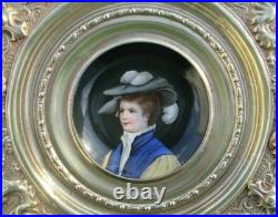 Assiette décorative ancienne Femme au chapeau en laiton en laiton XIXe siècle