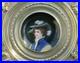 Assiette-decorative-ancienne-Femme-au-chapeau-en-laiton-en-laiton-XIXe-siecle-01-nr