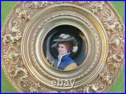 Assiette décorative ancienne Femme au chapeau en laiton en laiton XIXe siècle