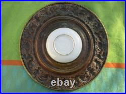 Assiette décorative ancienne Femme au chapeau en laiton en laiton XIXe siècle