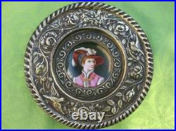 Assiette décorative ancienne Femme au chapeau en laiton en laiton XIXe siècle