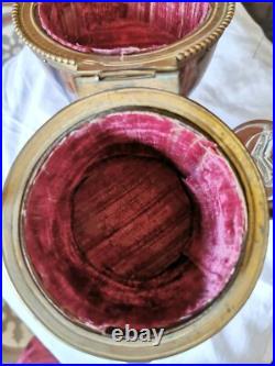 BOÎTE À PARFUMS EN FORME D'OEUF. BOIS ET BRONZE. FRANCE. XIXe SIÈCLE