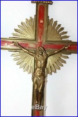 Belle croix de procession en bronze doré et laqué XIXe Siècle