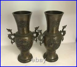 Belle paire de vases japonais en bronze à deux anses XIXe siècle / Époque Meiji