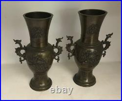 Belle paire de vases japonais en bronze à deux anses XIXe siècle / Époque Meiji