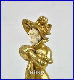 Bernoud, Chryséléphantine d'une élégante En Hiver, Signée, XIXè Siècle