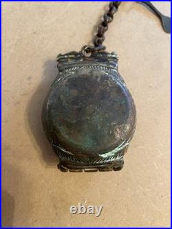 Boîte à chaux, killotaya, en bronze, SriLanka début XIXe siècles