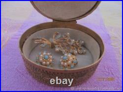 Boîte miniature ancienne Scène de vie gravure sur bronze XIX siècle Boîte miniature ancienne Scène de vie gravure sur bronze XIX siècle