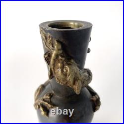 Bougeoir chinois en bronze patiné, décor au dragon impérial Fin XIXe siècle