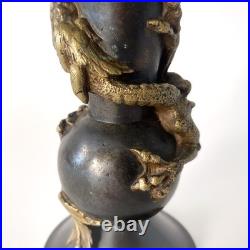 Bougeoir chinois en bronze patiné, décor au dragon impérial Fin XIXe siècle
