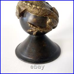 Bougeoir chinois en bronze patiné, décor au dragon impérial Fin XIXe siècle